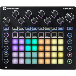 Novation Circuit  Грув-бокс с матричным управлением.
