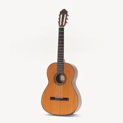 Esteve 4STE SP Satin  классическая гитара 4/4, массив ели/сапелли, гриф окуме, накладка палисандр