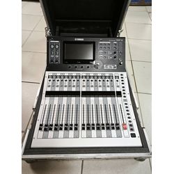 Yamaha TF1 (Уценка)  Цифровой микшер 40 кан, 16 входов, 16 вых, 20 AUX Bus, ДЕМО-ОБРАЗЕЦ В КЕЙСЕ