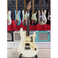 Mooer GTRS P800 White УЦЕНКА (A1)  Электрогитара со встроенным процессором, HSS, палисандр, цвет бел